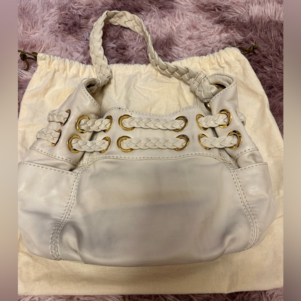 Stylish White Leather Handbag - Picture 7 of 13
